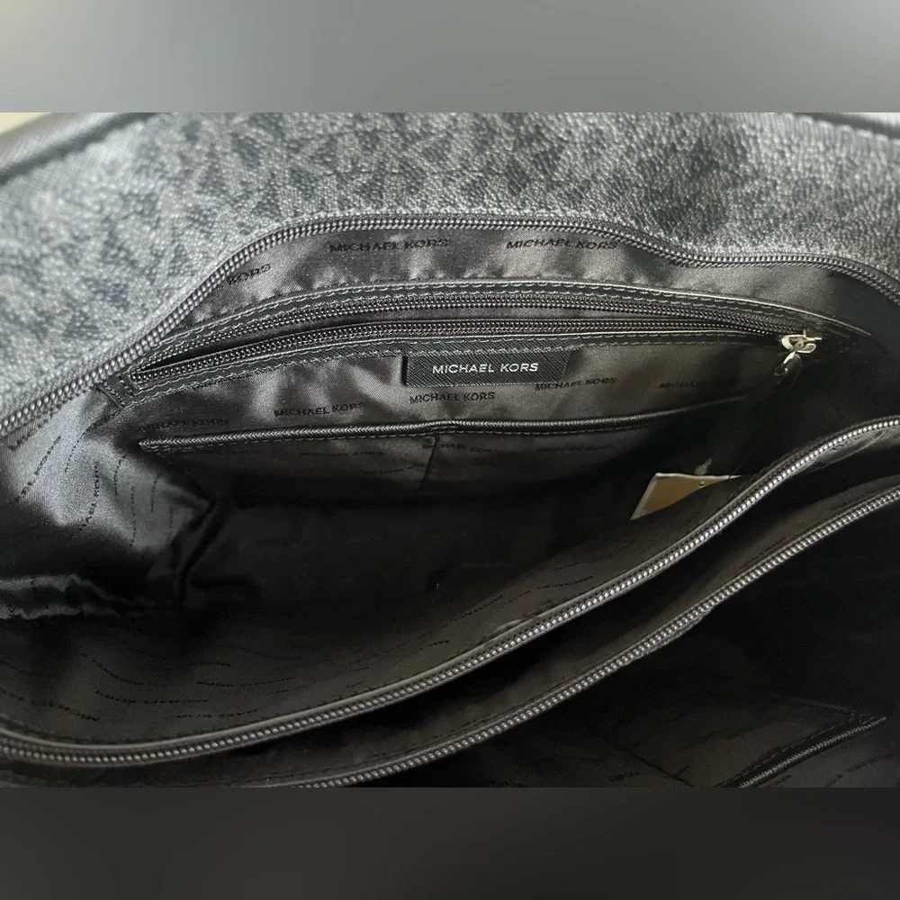 🖤Michael Kors Signature Black Tote Bag🖤 - Picture 11 of 14